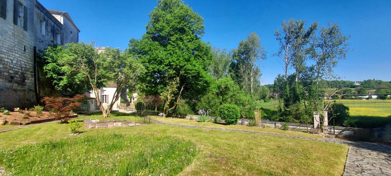 Chateau Des Senechaux, Bourdeilles Exteriér fotografie